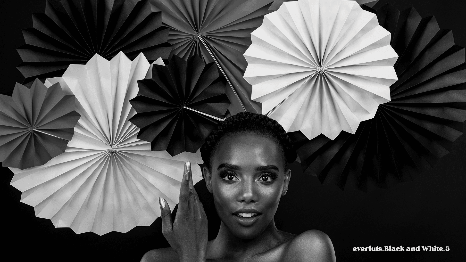Explore the Frames - Everluts Black and White 5